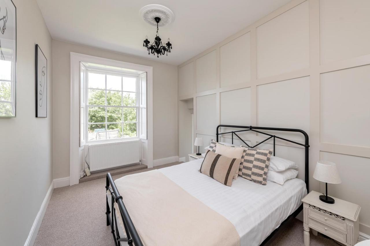 Cotswold Manor House - Country House Retreat With Hot Tub, Ideal For Large Groups Petty France Экстерьер фото